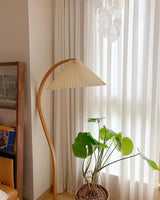 LunaArch Stehleuchte im Caprani Design | LED Beleuchtung | Modernes Holz-Look | Elegante Wohnraum-Deko