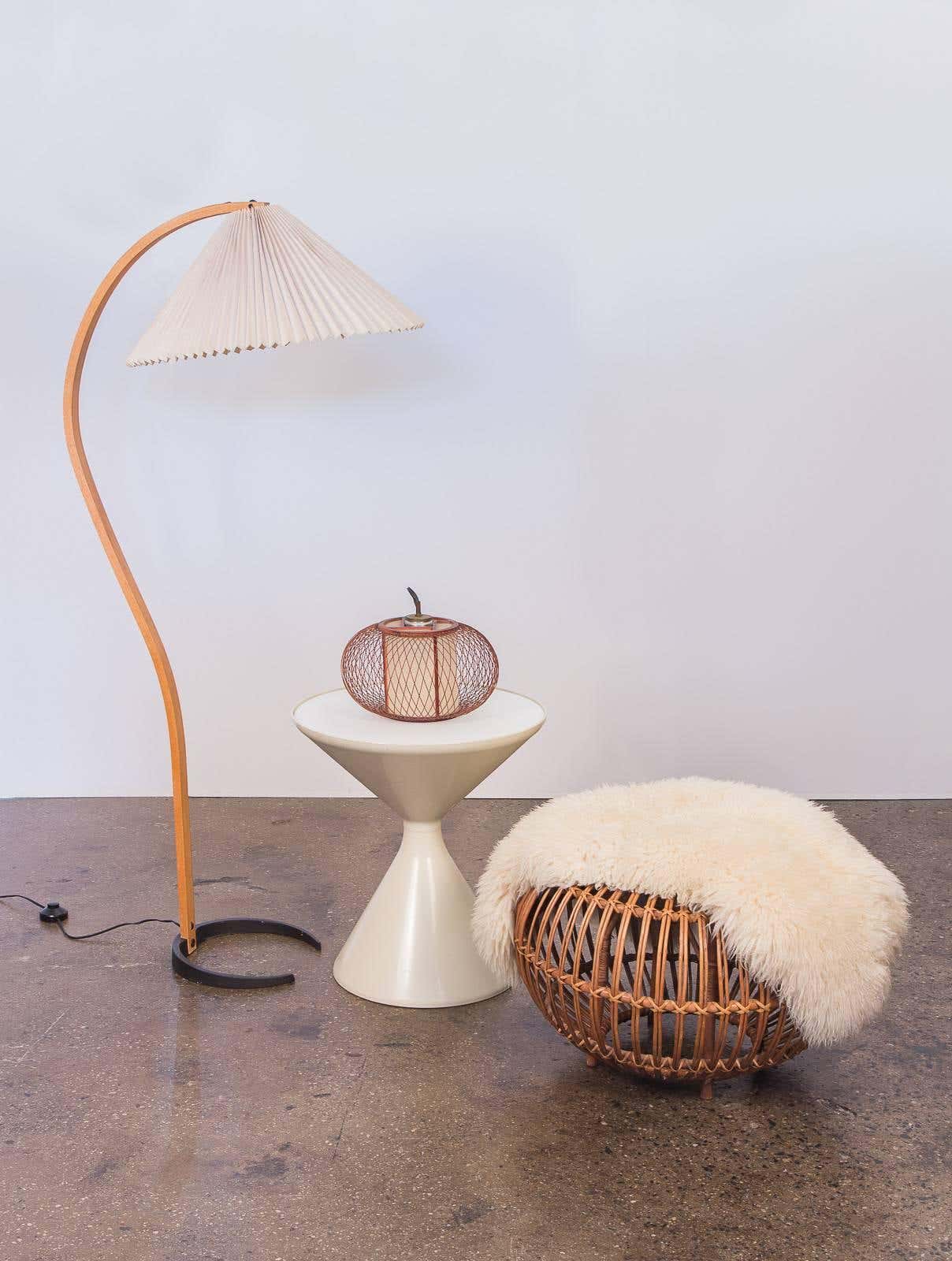 LunaArch Stehleuchte im Caprani Design | LED Beleuchtung | Modernes Holz-Look | Elegante Wohnraum-Deko