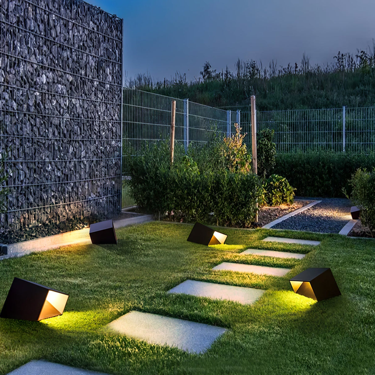 SolaraCube Solar Außenleuchte | LED Gartenbeleuchtung | Wasserdicht | Energiesparend | Dekorative Gartenbeleuchtung für Terrasse & Balkon