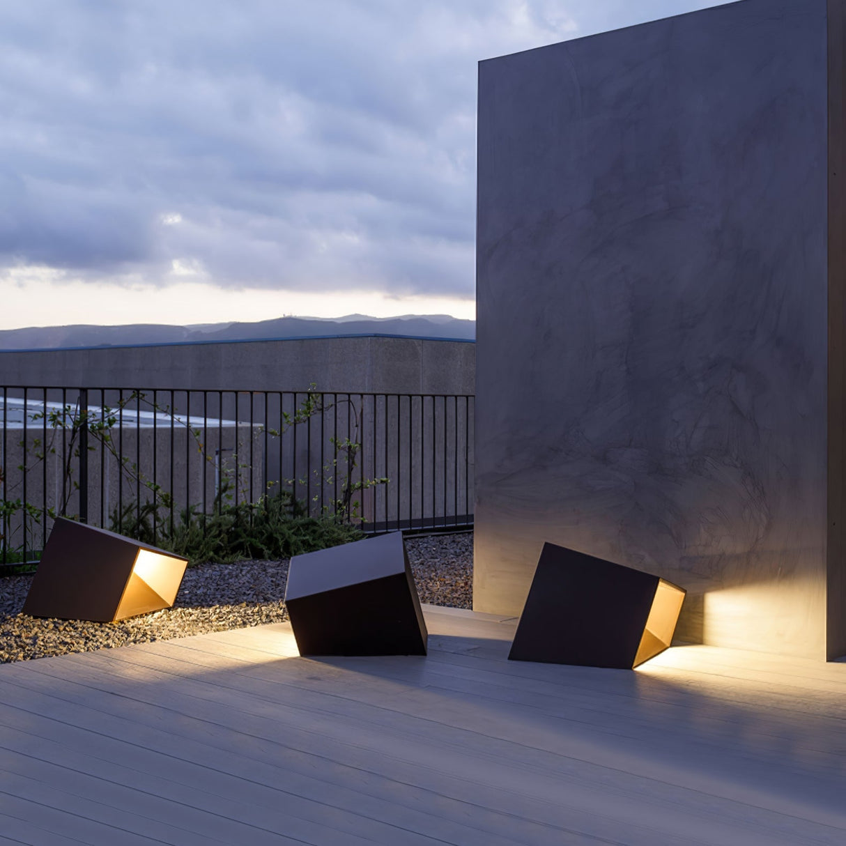 SolaraCube Solar Außenleuchte | LED Gartenbeleuchtung | Wasserdicht | Energiesparend | Dekorative Gartenbeleuchtung für Terrasse & Balkon