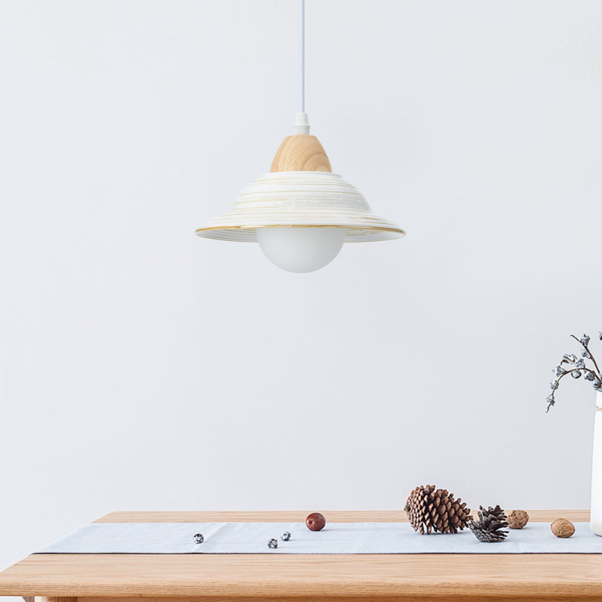 CharmCeram Retro Design Keramik Pendelleuchte | Weiß | Stilvolle Beleuchtung | Vintage Hut-Form | Perfekt für Küche & Esszimmer