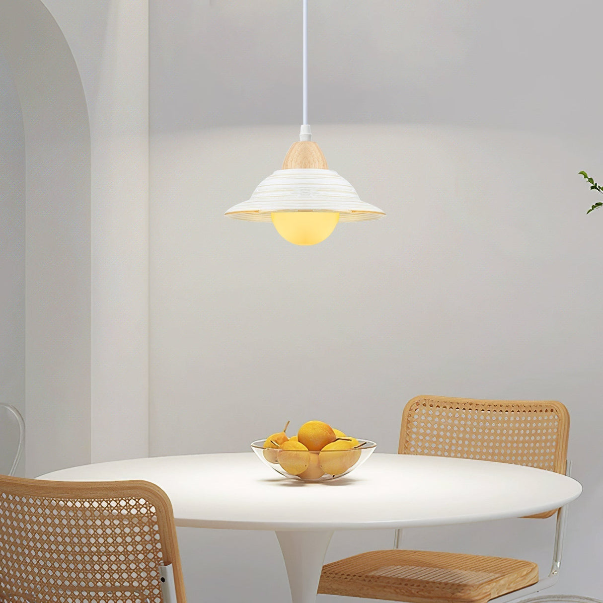 CharmCeram Retro Design Keramik Pendelleuchte | Weiß | Stilvolle Beleuchtung | Vintage Hut-Form | Perfekt für Küche & Esszimmer
