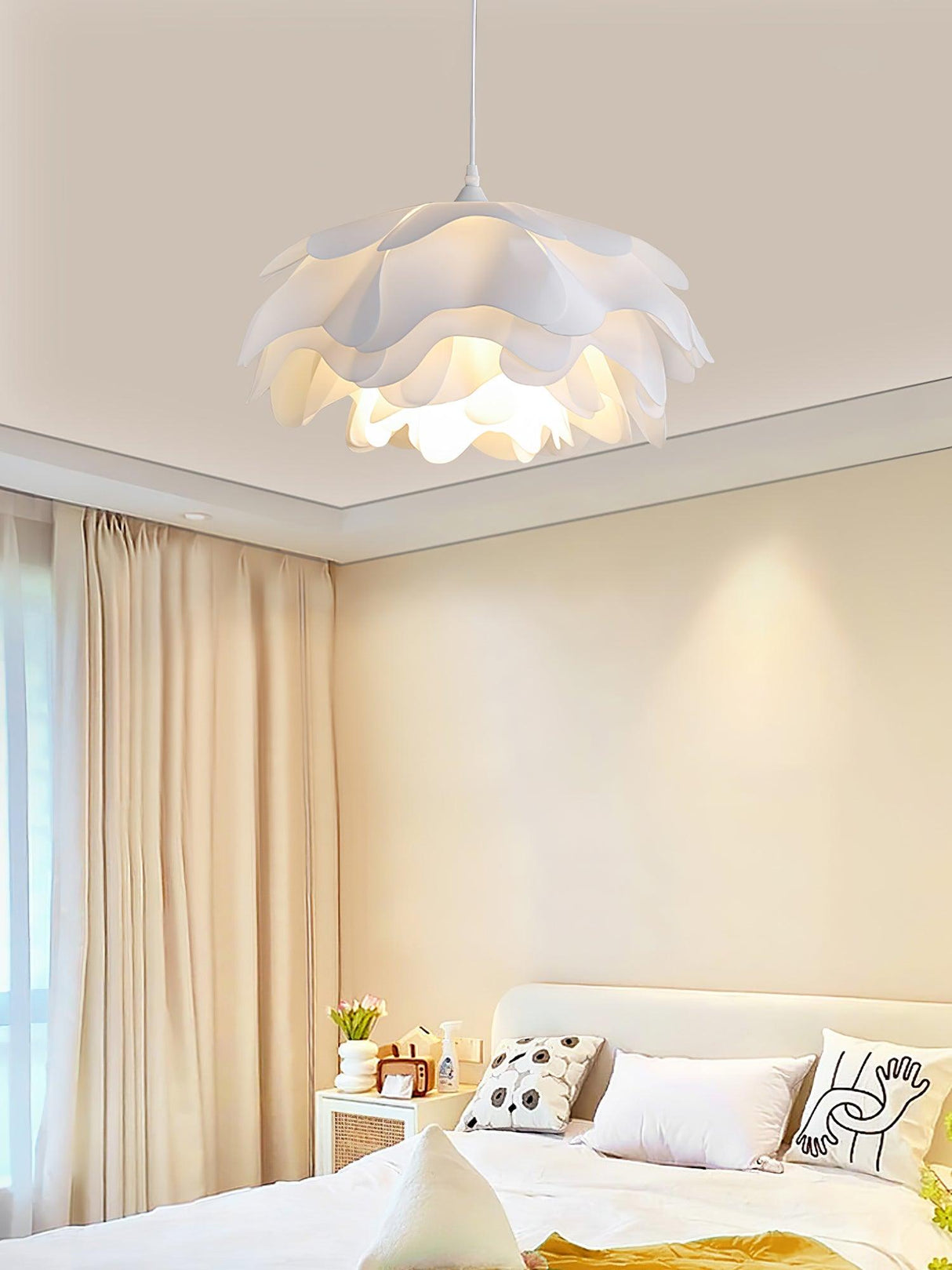 FloraLume Pendelleuchte in Blumenform | Weiße Hängelampe | Elegantes Design | LED-kompatibel