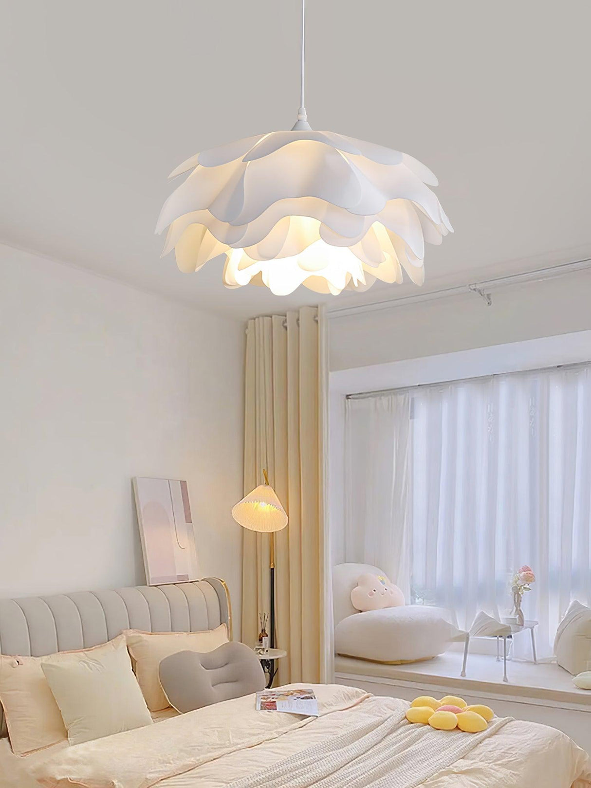 FloraLume Pendelleuchte in Blumenform | Weiße Hängelampe | Elegantes Design | LED-kompatibel