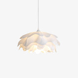 FloraLume Pendelleuchte in Blumenform | Weiße Hängelampe | Elegantes Design | LED-kompatibel