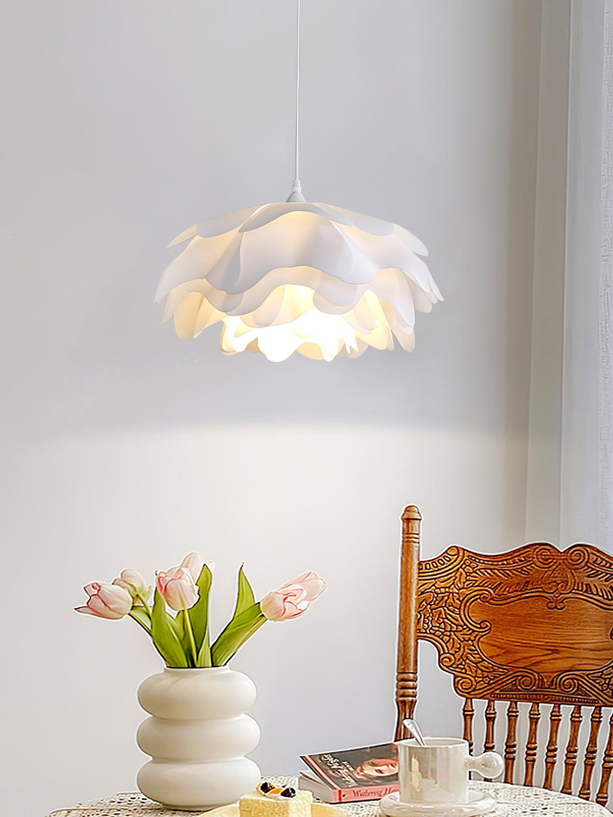 FloraLume Pendelleuchte in Blumenform | Weiße Hängelampe | Elegantes Design | LED-kompatibel