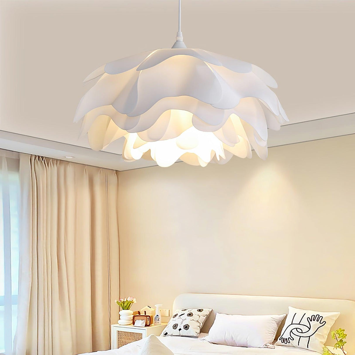 FloraLume Pendelleuchte in Blumenform | Weiße Hängelampe | Elegantes Design | LED-kompatibel