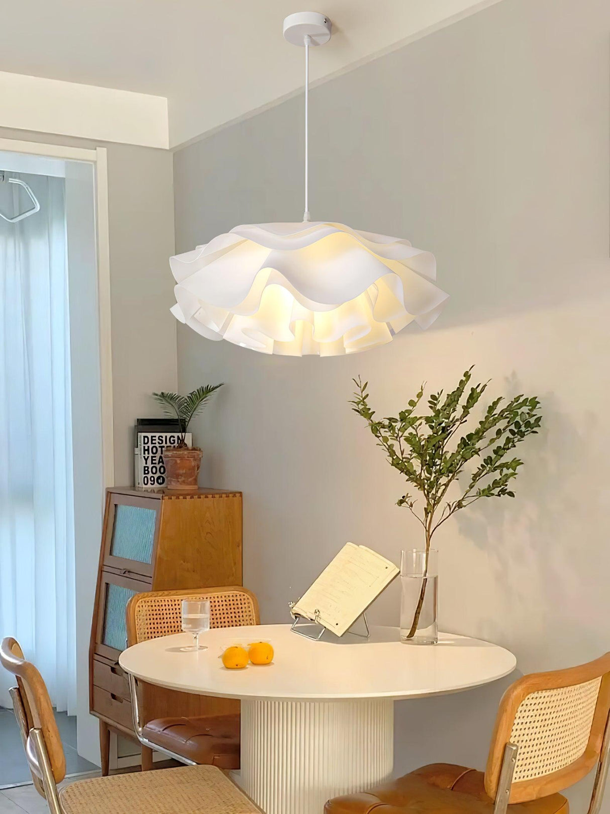 FloraLume Pendelleuchte in Blumenform | Weiße Hängelampe | Elegantes Design | LED-kompatibel