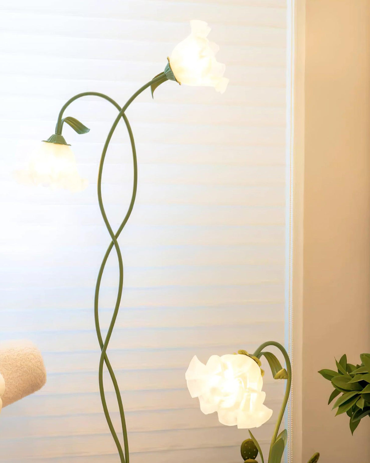 FloraGlow Calla Blumen Stehleuchte | Elegantes Design | LED Beleuchtung | Dekorative Innenleuchte