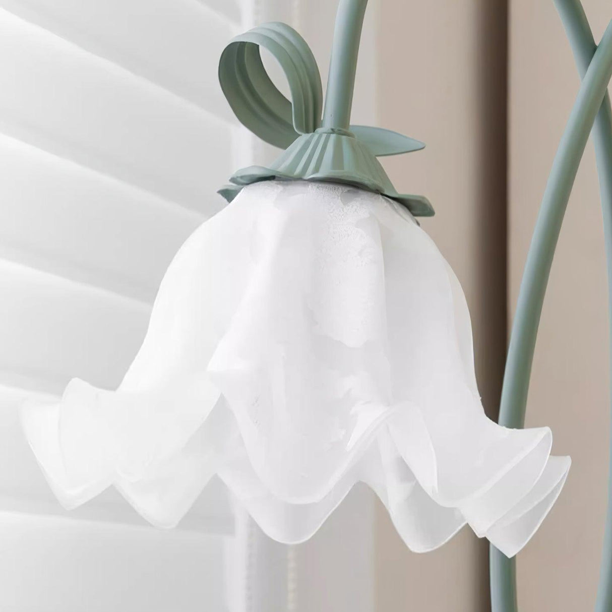 FloraGlow Calla Blumen Stehleuchte | Elegantes Design | LED Beleuchtung | Dekorative Innenleuchte