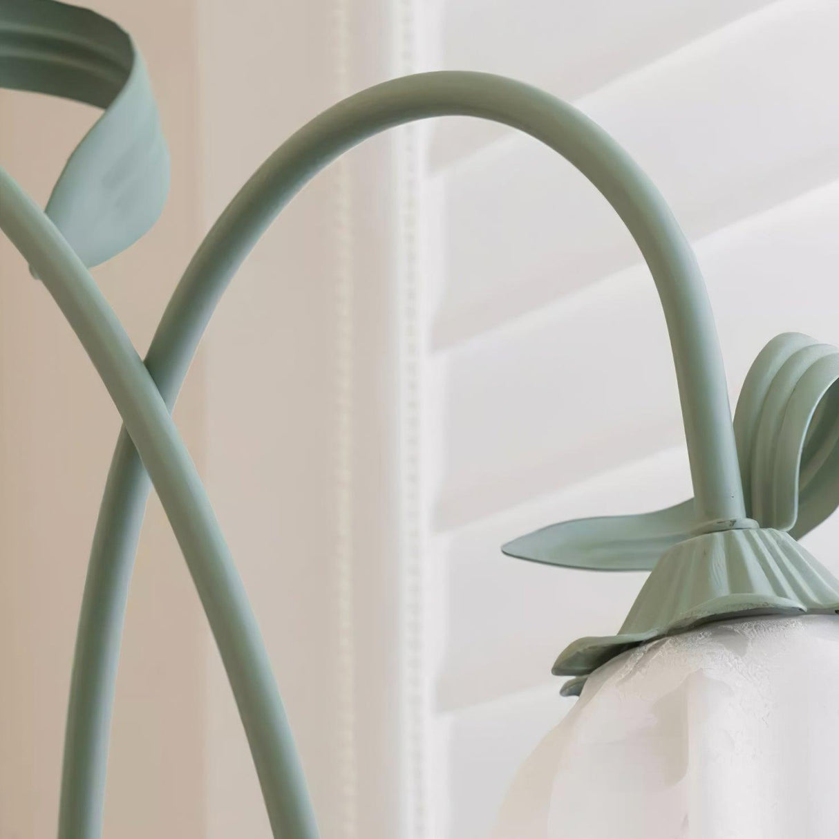 FloraGlow Calla Blumen Stehleuchte | Elegantes Design | LED Beleuchtung | Dekorative Innenleuchte