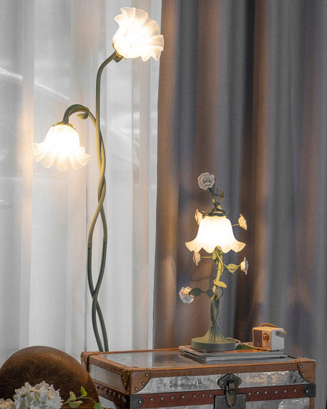 FloraGlow Calla Blumen Stehleuchte | Elegantes Design | LED Beleuchtung | Dekorative Innenleuchte