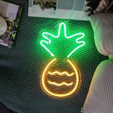 GlowFruit Ananas Neon Wanddekoration | LED Leuchte | Tropisches Ambiente | Wandkunst