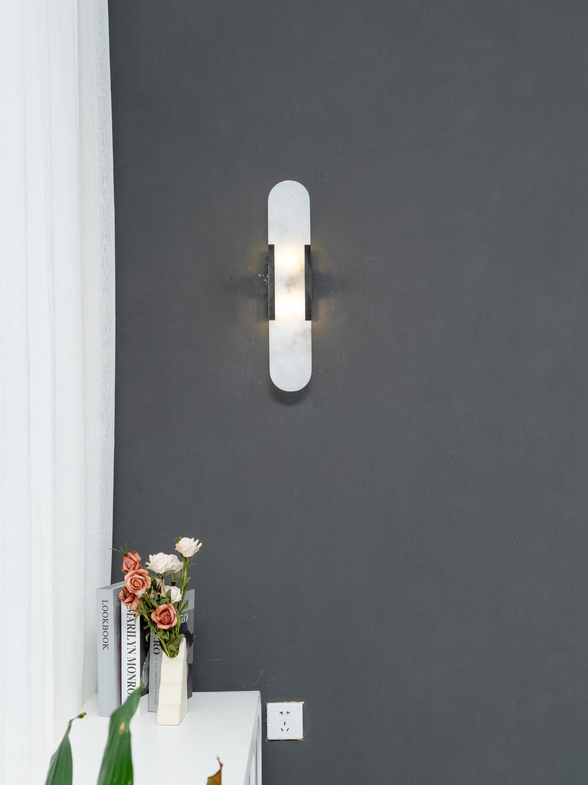 LumaSerene Langgestreckte Alabaster Wandleuchte | Modernes Design | Elegante Beleuchtung | Energieeffizient