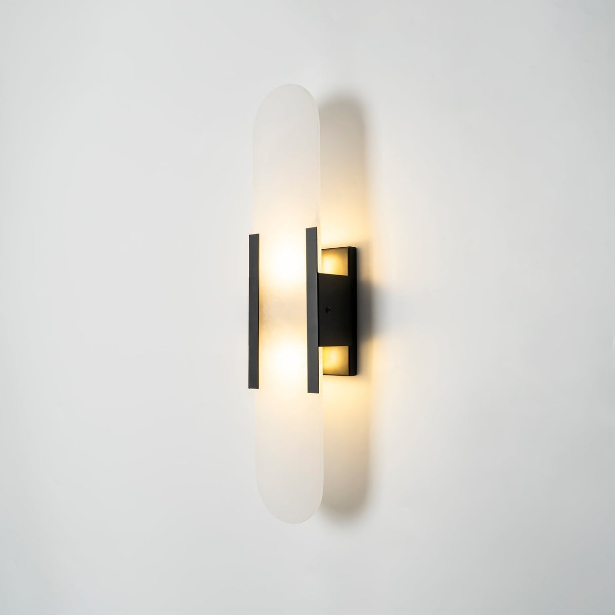 LumaSerene Langgestreckte Alabaster Wandleuchte | Modernes Design | Elegante Beleuchtung | Energieeffizient