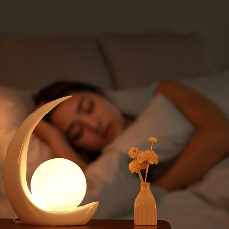 Lunovia LED Tischlampe mit Halbmond-Design | Kreatives Dekolicht | Dimmbar & Vielseitig