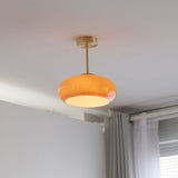 RetroLuxe Messing Deckenleuchte mit Gelbem Glas | Vintage Design | Semi-Flush Mount | Wohnraumbeleuchtung