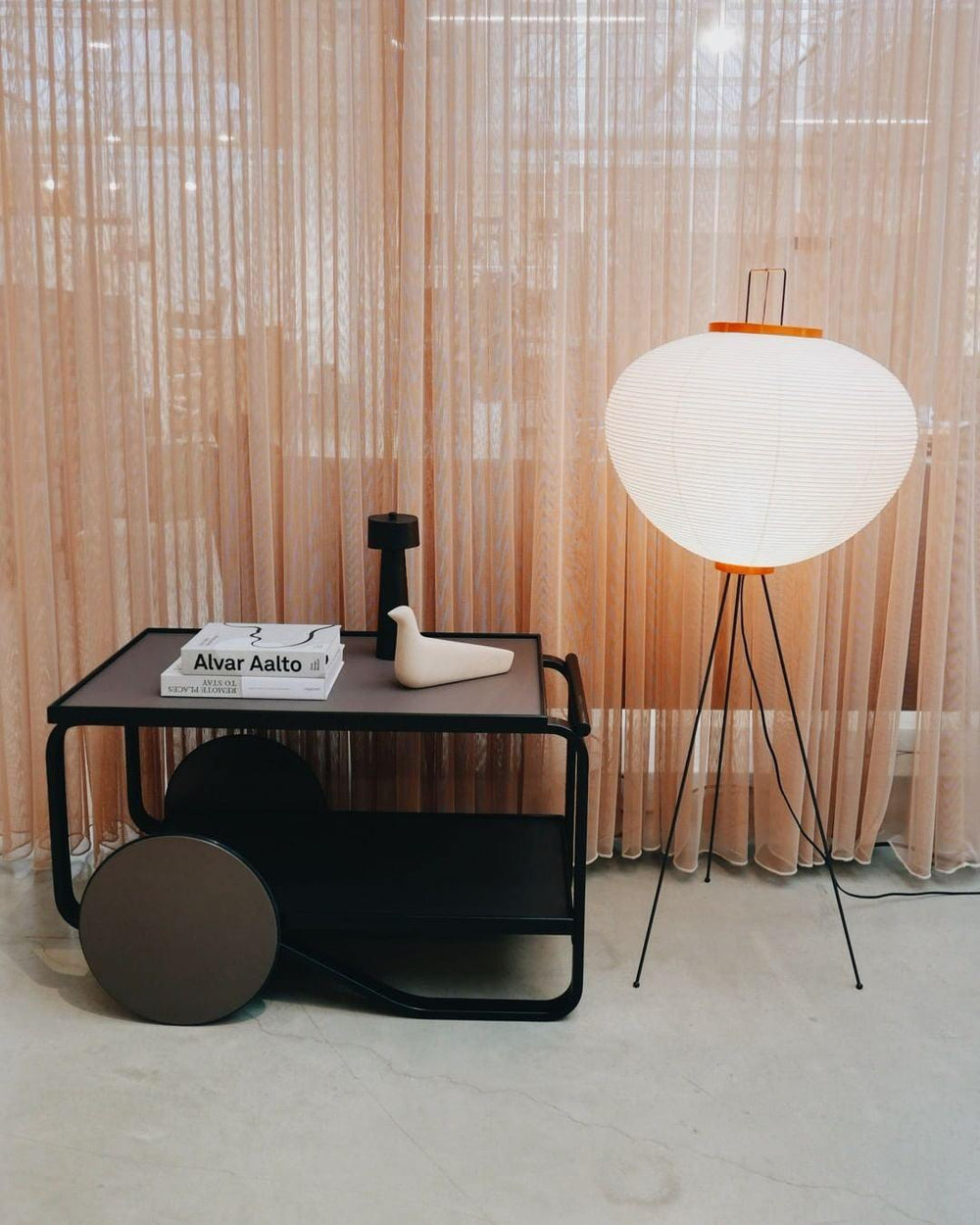 SereniLum Reispapier Stehlampe | Minimalistisches Design | Warmweißes LED-Licht | Nachhaltige Deko für Zuhause