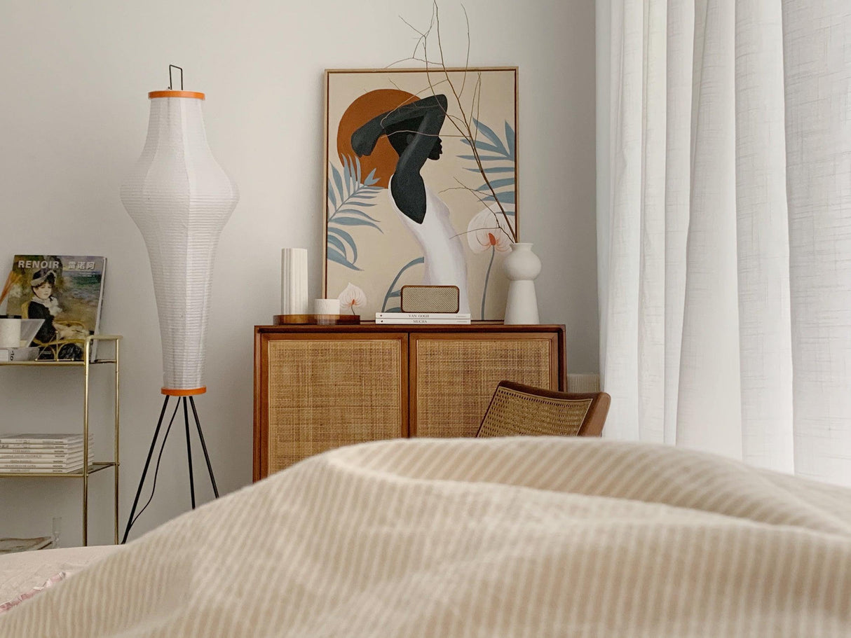 SereniLum Reispapier Stehlampe | Minimalistisches Design | Warmweißes LED-Licht | Nachhaltige Deko für Zuhause