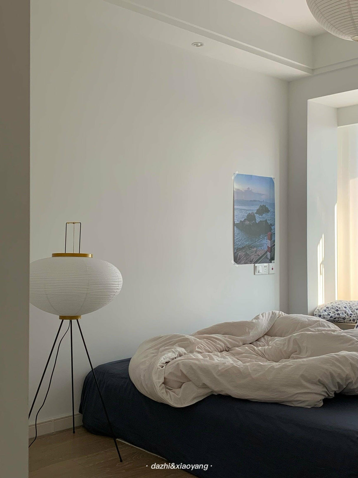 SereniLum Reispapier Stehlampe | Minimalistisches Design | Warmweißes LED-Licht | Nachhaltige Deko für Zuhause