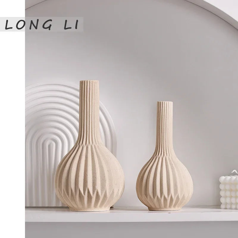 DecoForm Weiße Keramikvase | Moderne Trockenblumenvase für Wohnzimmer & Heimdekoration | Minimalistisches Design für stilvolle Räume