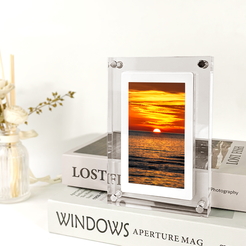 DisplayFrame™ Digitaler Anzeigerahmen aus Acryl | LED-Beleuchtet | Modernes Design für Fotos & Werbung