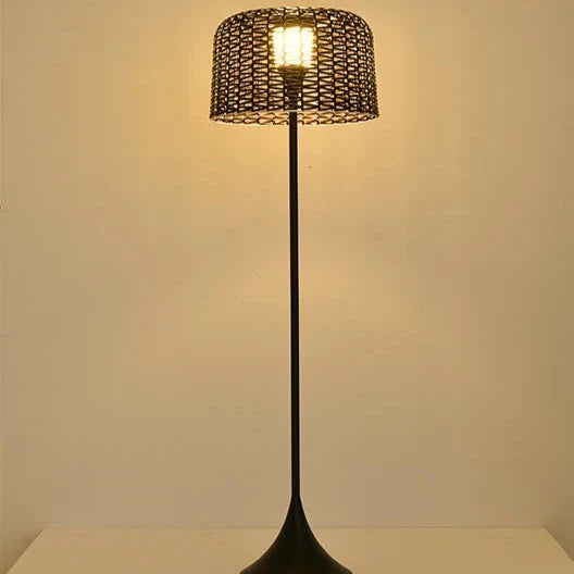 SolLoom Geflochtene Solar Stehlampe | Nachhaltige LED Gartenleuchte | Wetterfeste Bodenlampe