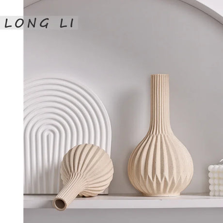 DecoForm Weiße Keramikvase | Moderne Trockenblumenvase für Wohnzimmer & Heimdekoration | Minimalistisches Design für stilvolle Räume