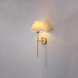 LumiElegance Vintage Wandlampe | Plissee-Stoffschirm | Eleganter Arm | Klassische Beleuchtung