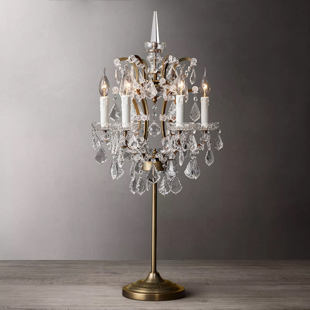 CrystalCrown Vintage Tischlampe mit Kandelaber-Design | Kristallverzierung | Eisenfuß | Deko für Schlafzimmer & Wohnzimmer