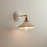 LumiZen Vintage Japanische Keramik & Messing Wandlampe | 1-Licht | Klassisches Design | Wohnzimmer Deko | Elegante Beleuchtung