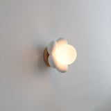 PetalCrest Wandlampe | Nordic Kreativ Design | Blütenform | Keramik & Holz | 1-Flammig
