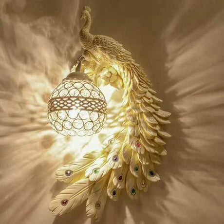 RoyalGlow Vintage Wandlampe mit Pfauenmotiv | Kristallkugel-Schirm | Wandleuchte im klassischen Design