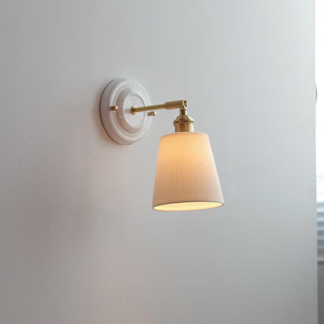 LumiZen Vintage Japanische Keramik & Messing Wandlampe | 1-Licht | Klassisches Design | Wohnzimmer Deko | Elegante Beleuchtung