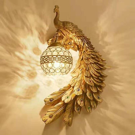 RoyalGlow Vintage Wandlampe mit Pfauenmotiv | Kristallkugel-Schirm | Wandleuchte im klassischen Design