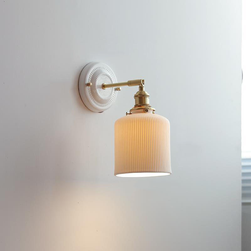 LumiZen Vintage Japanische Keramik & Messing Wandlampe | 1-Licht | Klassisches Design | Wohnzimmer Deko | Elegante Beleuchtung