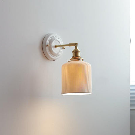 LumiZen Vintage Japanische Keramik & Messing Wandlampe | 1-Licht | Klassisches Design | Wohnzimmer Deko | Elegante Beleuchtung
