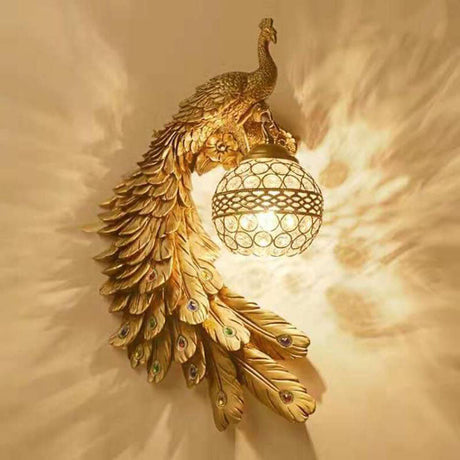 RoyalGlow Vintage Wandlampe mit Pfauenmotiv | Kristallkugel-Schirm | Wandleuchte im klassischen Design