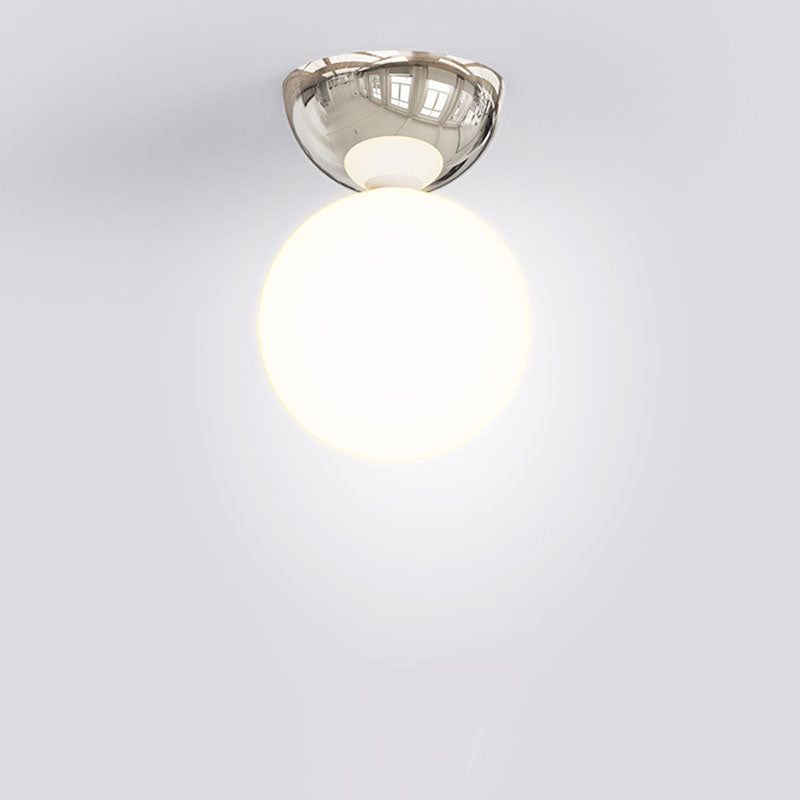 Spherelia Skandinavische Deckenleuchte mit Kugelglas | 1-Licht Design | Semi-Flush Montage | Perfekt für Flur & Wohnräume