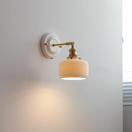 LumiZen Vintage Japanische Keramik & Messing Wandlampe | 1-Licht | Klassisches Design | Wohnzimmer Deko | Elegante Beleuchtung