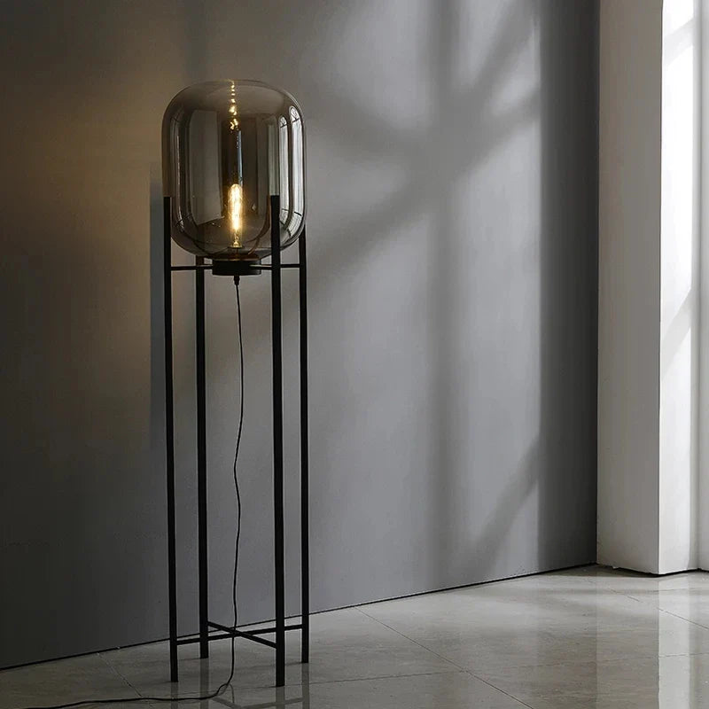 LumenCognac Glas Stehlampe | Elegantes Design | Amber oder Grau | Dimmbares Licht für Stilvolles Wohnen