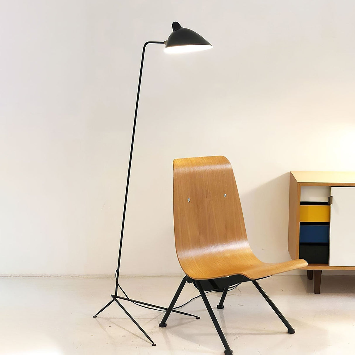 IllustraNova Stehleuchte | Skulpturales Design | Modernes Wohnambiente | Premium Raumlicht