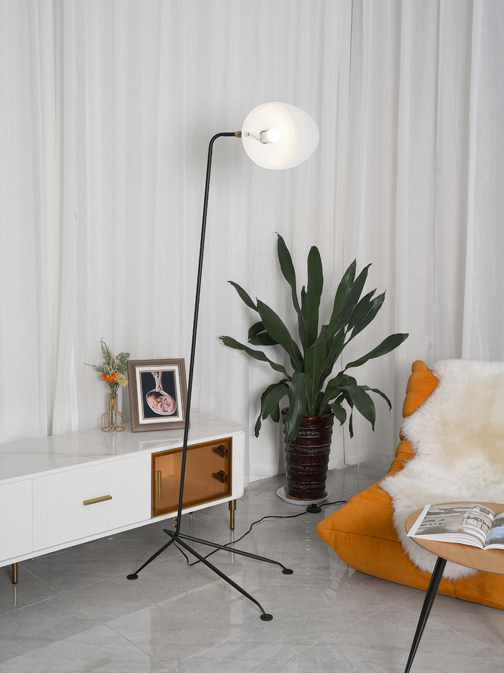 IllustraNova Stehleuchte | Skulpturales Design | Modernes Wohnambiente | Premium Raumlicht