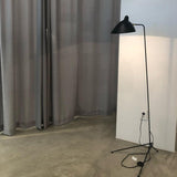 IllustraNova Stehleuchte | Skulpturales Design | Modernes Wohnambiente | Premium Raumlicht