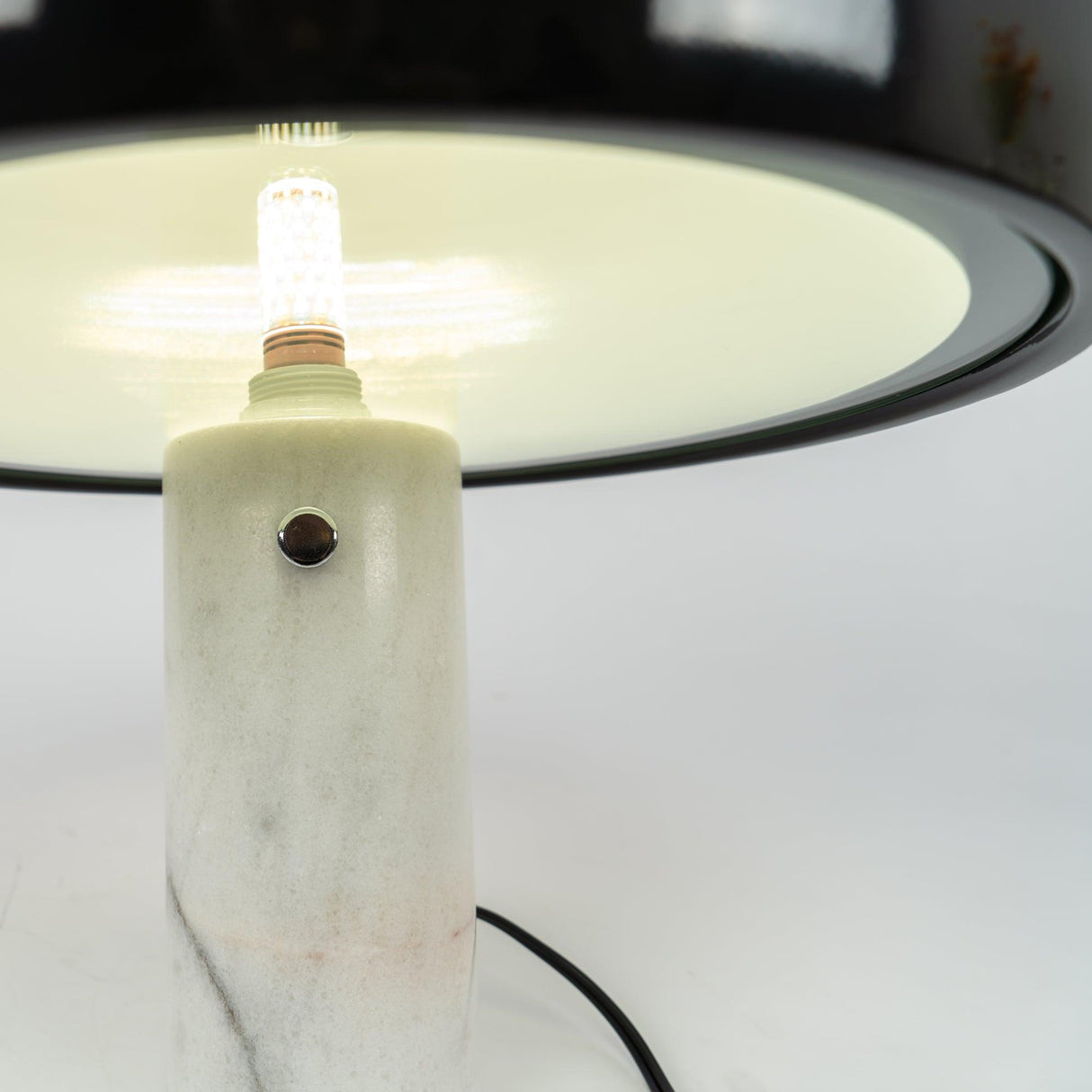 MarbleGlow Design Tischlampe | Marmor-Dekoration | LED-Licht | Elegante Beleuchtung für Zuhause