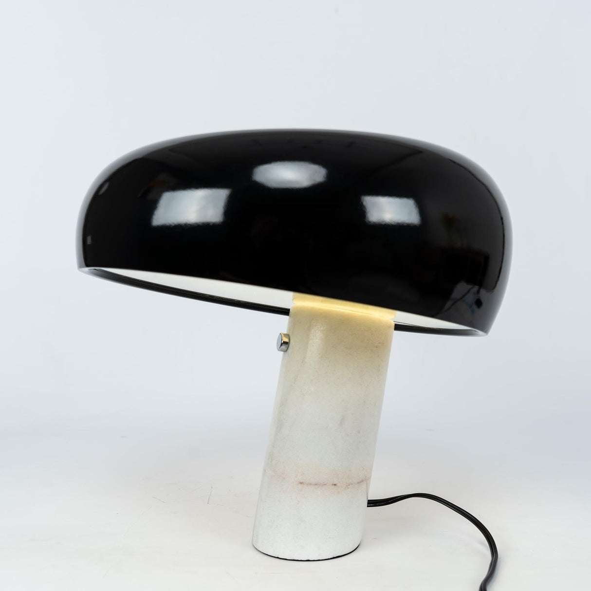 MarbleGlow Design Tischlampe | Marmor-Dekoration | LED-Licht | Elegante Beleuchtung für Zuhause