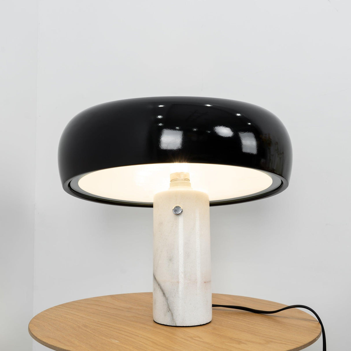 MarbleGlow Design Tischlampe | Marmor-Dekoration | LED-Licht | Elegante Beleuchtung für Zuhause