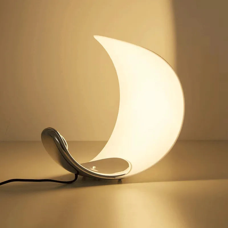 LunarisGleam Halbmond LED Tischlampe | Dimmbare Leselampe | Stimmungslicht | Elegante Wohnkultur