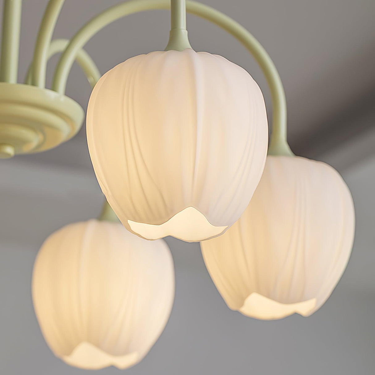 MatchaBloom Tulpen-Kronleuchter | Elegantes Design | Hochwertiges Glas | Perfekt für Esszimmer & Wohnzimmer