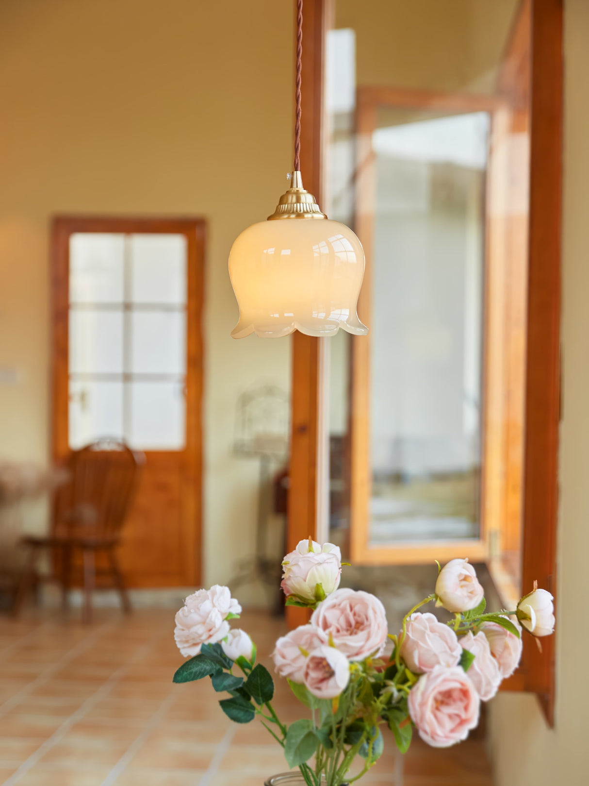 Bloomelia Talblume Pendelleuchte | Blütenförmiges Design | Elegante Beleuchtung für Zuhause